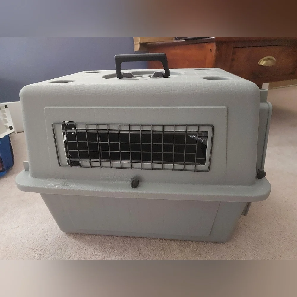 Sky kennel crate carrier for cats or small dogs ideal for flights